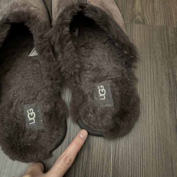 Ugg Hyde slippers USED - Picture 10 of 11